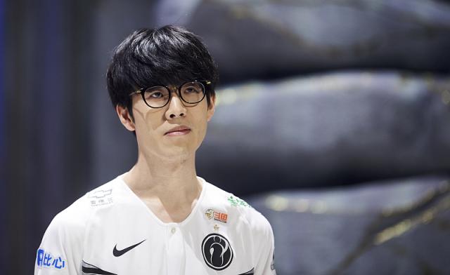 半场战报：本菲卡0-0勒沃库森，奥塔门迪中柱