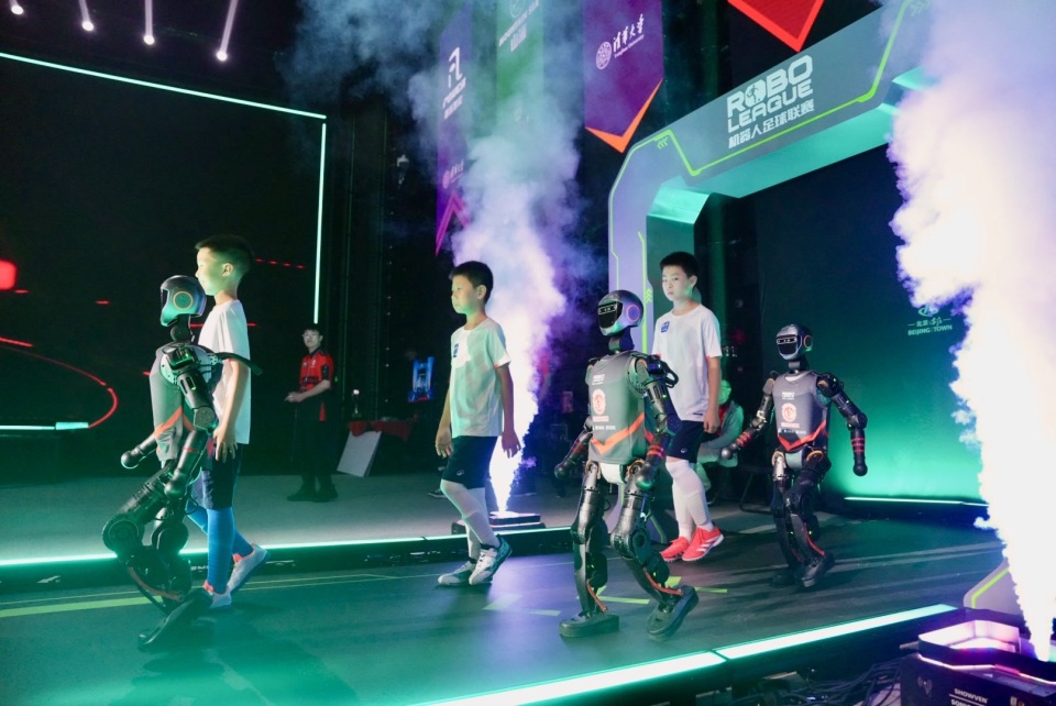 端展现出了 端展现出了